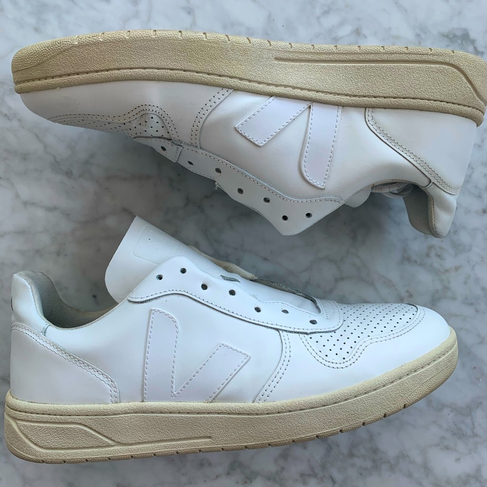 Veja V-10 leather low-top sneaker